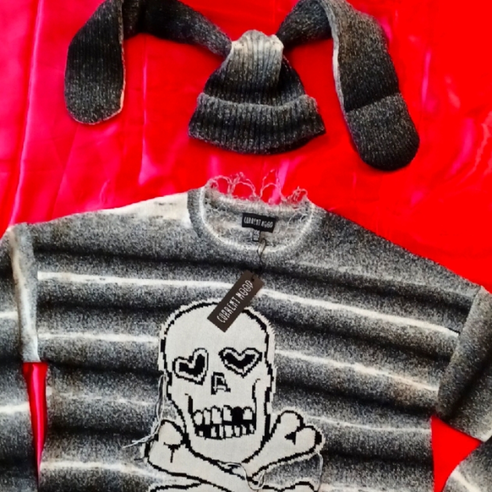 DOLLSKILL CURRENT MOOD XXL LONG-SLEEVED LIGHT GREY DISTRESSED SWEATER WITH HAT